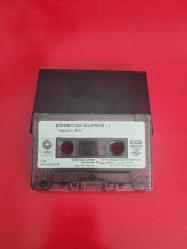 ŞÖHRETLER EKSPRESİ 1 YAŞAYAN BİLİR KAĞIT DÖNEM BASKI ŞARKILAR İÇİN AÇIKLAMAYA BAKINIZ.