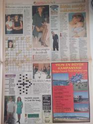Kelebek Magazin Gazetesi - 12 Ekim 1998 - Bir Keşif Bir İcat - Sakıp Sabancı - Güzel Sesli Manken - Süreyya Işınay - Fatih Ürek - Hüseyin Yalçınkaya - Erdoğan Demirören - Erkekler Neden Doktor Sevmez? - İşte Sabancı Zekası - Ayşe Arman - Yine Aceleniz Mi Var? - Yasemin Boran - Kehanetlerle İçiçe Yaşıyoruz - Güzin Abla - Babam Mesane Kanseri - Gündüz Tezmen - Güngörmüşler (Kavanagh) - Fatoş (Chic Young) - Dedektif Nik - Bizimkiler (Ersin Burak) Çizgi Romanları - Dilek Hanif - Hülya Avşar - Bu Kış Çoraplar Desenlendi - Dilek Genç - Saçlardaki Hayat - Kış Esintisi - Bütün Anneler Mükemmeldir - Eski Defterler Buluştu - Oyun Başlıyor - Turnike'yle Yeniden - Kaynanalar Devam Ediyor fotoğraf ve haberi - Tam Takım Gazete