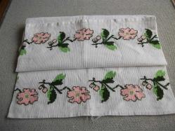 ETAMİN ÜZERİNE KANAVİÇE İŞLEMELİ - YASTIK SARGISI- BURSA ÇEVRESİNDEN