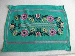 ETAMİN ÜZERİNE KANAVİÇE İŞLEMELİ - PANO GİBİ KIRLENT - ARKASI YOK - 41X52 CM- BURSA ÇEVRESİNDEN