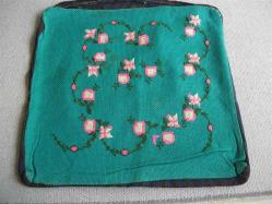 ETAMİN ÜZERİNE KANAVİÇE İŞLEMELİ - KIRLENT - 40X41 CM - ARKASI YOK- BURSA ÇEVRESİNDEN