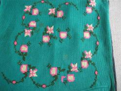 ETAMİN ÜZERİNE KANAVİÇE İŞLEMELİ - KIRLENT - 40X41 CM - ARKASI YOK- BURSA ÇEVRESİNDEN