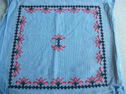 ETAMİN ÜZERİNE KANAVİÇE İŞLEMELİ - KIRLENT - 47X52 CM - ARKASI YOK- BURSA ÇEVRESİNDEN