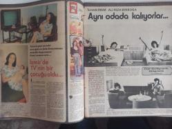 TV'DE 7 Gün Haftalık Aktüalite Sinema Tiyatro Müzik ve Magazin Dergisi -1 Eylül 1975 - Neşe Karaböcek - Ali Rıza Binboğa - İlhan Daner - İlhan İrem - Halit Akçatepe - Fuar'da Curcuna - Can Akbel - Nejat Uygur - İzmir'de TV'nin bir çocuğu oldu - Bu Kış Ekranda Hangi Yabancı Dizileri Seyredeceğiz - Martin Landau - Jery Lewis - Christopher Neame - Yaşar Yaşamaz Reklamlarda Oynayacak - Kaptan Kirk - Haluk Şahin - Çetin Çeki - Erol Aksoy - Necdet Gülşen - Arçelik Çamaşır Makinesi Reklamı - Fuar'da Olay Vardı, Tülay Vardı - Halit Akçatepe - İlhan Daner - Stüdyo İstanbul 25 Eylül'de Başlıyor - Sevda Karaca - Semiha Yankı - Seyyal Taner - Ayla Dikmen Fuarda Niçin Sahneye Çıkmadı - Oğlunu Bir Gün Gördü ve Cezayir'e Uçu - Andre Belgat - Tahsin Öztin - 40 Milyon İnsan Spor Seviyor Mu Acaba? - Ve Uğur Dündar İlk Filmine Başladı - Şahin Gültekin - Levent Kırca - Enis Fosforoğlu - Alev Yamaç - Erol Aksoy - Levent Ural fotoğraf ve haberi - Tam Takım Dergi
