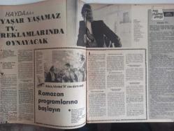 TV'DE 7 Gün Haftalık Aktüalite Sinema Tiyatro Müzik ve Magazin Dergisi -1 Eylül 1975 - Neşe Karaböcek - Ali Rıza Binboğa - İlhan Daner - İlhan İrem - Halit Akçatepe - Fuar'da Curcuna - Can Akbel - Nejat Uygur - İzmir'de TV'nin bir çocuğu oldu - Bu Kış Ekranda Hangi Yabancı Dizileri Seyredeceğiz - Martin Landau - Jery Lewis - Christopher Neame - Yaşar Yaşamaz Reklamlarda Oynayacak - Kaptan Kirk - Haluk Şahin - Çetin Çeki - Erol Aksoy - Necdet Gülşen - Arçelik Çamaşır Makinesi Reklamı - Fuar'da Olay Vardı, Tülay Vardı - Halit Akçatepe - İlhan Daner - Stüdyo İstanbul 25 Eylül'de Başlıyor - Sevda Karaca - Semiha Yankı - Seyyal Taner - Ayla Dikmen Fuarda Niçin Sahneye Çıkmadı - Oğlunu Bir Gün Gördü ve Cezayir'e Uçu - Andre Belgat - Tahsin Öztin - 40 Milyon İnsan Spor Seviyor Mu Acaba? - Ve Uğur Dündar İlk Filmine Başladı - Şahin Gültekin - Levent Kırca - Enis Fosforoğlu - Alev Yamaç - Erol Aksoy - Levent Ural fotoğraf ve haberi - Tam Takım Dergi
