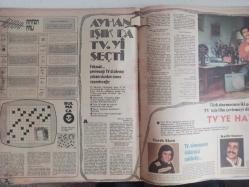 TV'DE 7 Gün Haftalık Aktüalite Sinema Tiyatro Müzik ve Magazin Dergisi -1 Eylül 1975 - Neşe Karaböcek - Ali Rıza Binboğa - İlhan Daner - İlhan İrem - Halit Akçatepe - Fuar'da Curcuna - Can Akbel - Nejat Uygur - İzmir'de TV'nin bir çocuğu oldu - Bu Kış Ekranda Hangi Yabancı Dizileri Seyredeceğiz - Martin Landau - Jery Lewis - Christopher Neame - Yaşar Yaşamaz Reklamlarda Oynayacak - Kaptan Kirk - Haluk Şahin - Çetin Çeki - Erol Aksoy - Necdet Gülşen - Arçelik Çamaşır Makinesi Reklamı - Fuar'da Olay Vardı, Tülay Vardı - Halit Akçatepe - İlhan Daner - Stüdyo İstanbul 25 Eylül'de Başlıyor - Sevda Karaca - Semiha Yankı - Seyyal Taner - Ayla Dikmen Fuarda Niçin Sahneye Çıkmadı - Oğlunu Bir Gün Gördü ve Cezayir'e Uçu - Andre Belgat - Tahsin Öztin - 40 Milyon İnsan Spor Seviyor Mu Acaba? - Ve Uğur Dündar İlk Filmine Başladı - Şahin Gültekin - Levent Kırca - Enis Fosforoğlu - Alev Yamaç - Erol Aksoy - Levent Ural fotoğraf ve haberi - Tam Takım Dergi