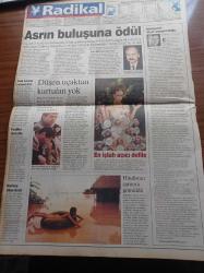 Radikal Gazetesi - 2 Kasım 1999 - Murat Belge - Ethem Mahçupyan - Erol Evcil - Orhan Taşanlar - Galatasaray'da Her Şey Milan Maçına Endeksli - Malki'ler Ve Yüksel Çağlar Erol Evcil'le Yüzleştirildi - Yedi TİP'liyi Öldürmekten Suçlu Bulunan Ünal Osmanoğlu Ve Bünyamin Adanalı İdam Cezasına Çarptırıldı