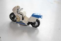 ORJİNAL LEGO FİGÜR MOTORSİKLET     DETAYLAR RESIMLERDE (DELİKLİ RAF KUTU