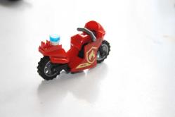 ORJİNAL LEGO FİGÜR MOTORSİKLET     DETAYLAR RESIMLERDE (DELİKLİ RAF KUTU