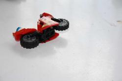 ORJİNAL LEGO FİGÜR MOTORSİKLET     DETAYLAR RESIMLERDE (DELİKLİ RAF KUTU