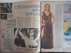 TV'DE 7 Gün Haftalık Aktüalite Sinema Tiyatro Müzik ve Magazin Dergisi - 12 Haziran 1979 - Perran Kutman - Müşfik Kenter - Yıldız Kenter - Şükran Güngör - Hikmet Feridun Es - Evlilik Şimdi Buzdolabında - Erkan Oyalı - Cenk Koray - Fatih Orbay - Paul Newman - Roy Thinnes -- Ursula Andress - Asu Maralman Kondisyon Arıyor - Zafer Cilasun'u Dirilttiler - Hoover Çamaşır Makinesi Reklamı - Cenk Koray - Babalığa Yedi Kala - Hikmet Feridun Es - Şakir Öner Günah Çıkartıyor - Turnede Kurulan Ortaklık - Yarım Milyonluk Kadın - Cemile Kutgün - Philips Radyo Teyp Reklamı - Herşeyimi Ağabeyime Borçluyum - Orhan Şener - Tahsin Öztin - Hakan Tanfer - Metin Akpınar - Serpil Nur - Ayşe Egesoy - Necla Erol - Sezai Solelli - Televizyonda 7 Gün - 9 Ay Geciken Randevu - Dinarsu Halı Reklamı fotoğraf ve haberi - Tam Takım Dergi