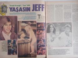 TV'DE 7 Gün Haftalık Aktüalite Sinema Tiyatro Müzik ve Magazin Dergisi - 20 Mart 1978 - Ekranın Yeni Kralı Jett - Nilüfer - Joseph Armagh - Jan Michael Vincent - Çam Devirmede Rekora Doğru - 20 Yılda 4 ere Erkek - Türkan Şoray- Hikmet Feridun Es - TRT Hiçbir Şeyden Korkmadı Bu Diziden Korktuğu Kadar - Charles Kay - Sezai Solelli - İnsanlardan Nefret Ediyor - Sonu Olmayan Yol - Bunlar da Bizim ''Korkusuzlar'' - Aylin Urgal - Anten Falı - Enis Fosforoğlu - A'dan Z'ye Yazarlar Sendikası'nı Ayağa Kaldıran Hata - Parizien Çorap Reklamı - Dekora Perde Reklamı fotoğraf ve haberi - Dergi Tam Değildir Sadece 16 Sayfası Mevcuttur