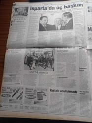 Radikal Gazetesi - 29 Kasım 1999 - Çeçenya'da Bitmeyen Savaş Yazı işleri - Pete Sampras Andre Agassi'yi Dağıttı - Trabzonspor Yanarken Yaktı - İşte Kenan Evren İle Süleyman Demirel'in Çankaya'daki 12 Eylül Tartışması - Deprem Mühendisi Profesör Nuray Aydınoğlu Deprem Art Arda 3 Kez Vurmaz - Astronot Adayımız Cemocan Yeşil - Gucci İle Yves Saint Laurent Evleniyor - Perihan Mağden