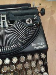 ANTİKA REMİNGTON DAKTİLO--BAKIM İSTER