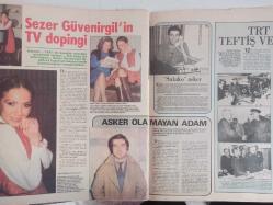 TV'DE 7 Gün Haftalık Aktüalite Sinema Tiyatro Müzik ve Magazin Dergisi - 16 Mart 1981 - Müjde Ar - Zerrin Özer - Zerrin Hipnozla Zayıflıyor - Cliff Barnes - Sue Ellen - Onlar Artık Türk Değil - Paris Katliamı ve TRT - Özgürlüğünü Arayan Adam! - Müjde Ar da Mercedesliler Kervanına Katıldı - Tursil Deterjan Reklamı - Döndü Biracıya Aşık Oldu - İhsan Yüce - Ayhan Ülker - Mete Sezer - Gülçin Ülker - Defne Yalnız - Selçuk Özer -Muammer Esi - Bülent Ersoy - Avrpua, Bizi Böyle Seyredecek  - Jock Ewing - Öz Evladımın Ölüm Fermanını Nasıl İmzaladım - Floran Diş Macunu Reklamı - Program - Serbülent Yasun - Belkıs Akkale - Bedia Akartürk - Hülya Süer - Amerikalılar'ın Moral Hocası - Selma Güneri - Kendi Gitti Sesi Kaldı! - Sezer Güvenirgil - Asker Olamayan Adam - TRT Teftiş Verdi - Punduna Getirdiler Dansözü Ekrana Çıkardılar - 1981 Yerli Dizilerin Altın Yılı fotoğraf ve haberi - Dergi Tam Değildir Sadece 30 Sayfası Mevcuttur