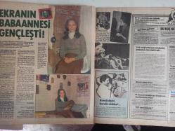 TV'DE 7 Gün Haftalık Aktüalite Sinema Tiyatro Müzik ve Magazin Dergisi - 9 Mart 1981 - Uğur Dündar - Zeki Alasya - Metin akpınar - Füsun Önal Seul'e Gidemiyor - İlhan İrem - Emel Sayın - Tuna Huş - Cemile Kutgün - Mesut Mertcan - Nükhet Duru - İsmail Bulmuş - Ediz Hun - Emel Sayın - Esen Ünür - İlhan İrem - 37 Yıllık Ayrılık Bitti - Yıldız Kenter - İbrahim Şirin Mavi Mavi Bakıyor! - İzzet Günay - Marilyn Monroe - Susan Hayward'ın da Tahtı Hala Boş - Ömür İlbaş - Necati Engez - Nur Gül Tuygan - Neslihan Danışman - Uğur Dündar - Zeki Alasya - Metin Akpınar - Öztürk Serengil Ekrana Döndüğü Gün - Tele Program - Sabiha Gökçen - Bir Minibüs Dolusu Alagöz Almanya yollarında - Sevim Tuna ve Ekranın Uğuru - Esmeray'ı Kahreden Elbise  Bizim Sevimli Kuklaların Sırrı - Shirley Bassey - Sultan elektrikli Süpürge Reklamı fotoğraf ve haberi - Tam Takım Dergi