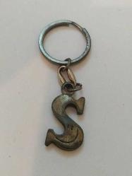 A6-----S HARFİ METAL ANAHTARLIK