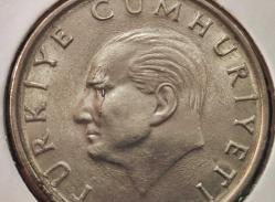 AĞLAYAN ATA -- KENARA YAKIN HİLAL--HİLAL VE  ALINDA ÇAPAK  1986 (50) ELLİ LİRA 1 ADET