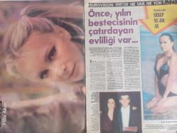 TV'DE 7 Gün Gong Haftalık Aktüalite Sinema Tiyatro Müzik ve Magazin Dergisi - 29 Ekim 1980 - Nazan Şoray - Filiz Akın Dev Posteri - Atilla Özdemiroğlu - Füsun Önal - Müjde Ar - Ali Kocatepe - Özdemir Erdoğan - Nil Burak - Semiha Yankı - Nükhet Duru - Engin Evin - Sevinç Tevs - Fuat ve Özkan - Sibel Egemen - Elçin Soner - Kibariye - Gönül Yazar - Maurice Gibb - Abba - Diana Ross - Elton John - Zerrin Özer - Fetih Mühürdar - Edip Akbayram - Nazan Şoray - Bülent Ersoy - Beatles - Şerif Yübaşıoğlu - Pistonlu Şefler, pistonsuz Şefler - Orhan Dağlı - Nejat Buhara - Tuncer İnan - Seyhan Tütün - Zeki Müren - Nezahat Bayram - Arif Meşhur - Billy Harper - Erzen Unur - Şenay - Aydın Arkun - Status Quo - Cem Karaca - Debbie Harry - Barış Manço fotoğraf ve haberi - Tam Takım Dergi