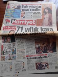 Hürriyet Gazetesi - 1 Aralık 2004 - Cem Yılmaz - Gora Filmi - İlhan Mansız - Alex De Souza - Emre Aşık - Del Bosque - 71 Yıldır Faaliyet Gösteren Milli Güvenlik Kurulu İlk Sivil Genel Sekreteri İle İlk Kez Basın Toplantısıyla Dışa Açıldı - Yüksek Askeri Şura'da Dikkat Çeken Açıklama - Türkler Artık Haftada 3 Kez Seks Yapıyor