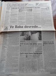 Gizli Irkçılık Raporunu Açıklıyoruz - Süleyman Seba Gordon Milne Kavgası - Fenerbahçe Fatih Terim İle Flörtleşiyor - İzmir Bergama'da Binlerce Kişi Erdal İnönü'ye Bizi Bırakma Dedi - İsmet Sezgin Kitabına Gençliğe Armağan Etti - SHP'de Lider Adayları -  Murat Karayalçın - 52 Milletvekili Tansu Çiller'i Destekleyecek - Milli Eğitim Bakanı köksal Toptan'dan İlanlı Propaganda