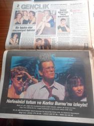 Hürriyet Gazetesi - 30 Mayıs 1994 - Fenerbahçe'de Hasan Özaydın Devri - Hakan Şükür Açtı Ağzını Yumdu Gözünü - Trabzonspor Şota Ve Arçil'i  Kaçırdı - İngiliz Gazetesinden Övgü Tansu Çiller 1996'ya Kadar Yerinde - 5 Tecavüzcüye Bayrampaşa Cezaevinde İnfaz - Rauf Denktaş'tan Hikmet Çetin'e Siz Moralimi Bozmazsanız İyiyim - Boksör Muhammed Ali - Barzani Kuvvetleri Halepçe'ye Girdi