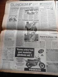 Hürriyet Gazetesi - 29 Nisan 1993 - Hülya Avşar'ın Mastürbasyon Sahnesi - Beşiktaş Yönetimi Gordon Milne İle Anlaşmaya Vardı - Milli Takım Norveç'ten Tokat Yedi - Ümraniye Çöplüğünde Metan Gazı Patladı - Yanardağdan Fışkıran Lavlar Gibi Akan Tonlarca Çöp Gecekonduların Üstün Çöktü - Çöpün Patlama Nedeni Vahşi Depolama- Devlet Bakanı Tansu Çiller Thatcher'den Taktik Aldı - Süleyman Demirel SHP İç Meselemiz Sayılır - Mesut Yılmaz Hüsamettin Cindoruk Başbakan Olamaz