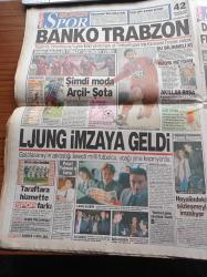 Hürriyet Gazetesi - 29 Aralık 1993 - Ligde Ve Kupada Trabzonspor Banko - Şota Ve Arçil - Daum Fenerbahçe'ye Tosladı - Süleyman Demirel Vergi Kanunu'nu Veto Edin - DYP Binasına PKK Saldırısı - ANAP'ın İstanbul Büyükşehir Belediye Başkan Adayı İlhan Kesici Nişanlısıyla - Çekiç Güç - SHP'den Sürpriz Aday Altan Öymen - Abdulkadir Aksu - Cemil Çiçek