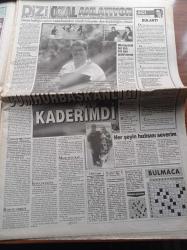 Hürriyet Gazetesi - 21 Nisan 1993 - Turgut Özal'ın Naaşına Sevgi Seli - Turgut Özal Bugün Başkente Veda Ediyor - Turgut Özal İçin Yapılacak Anıtmezarda Hummalı Çalışma - Özal Anlatıyor Yazı Dizisi - Atatürk Stadına 6 Ay Ceza - Hafız Süleymanoğlu - Turgut Özel Ölmeyebilirdi -  Süleyman Demirel'in Cumhurbaşkanlığı Kesinleşti - Yıldırım Akbulut - Hüsamettin Cindoruk Cavit Çağlar Savaşı