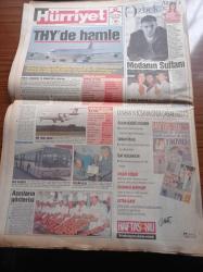 Hürriyet Gazetesi - 29 Temmuz 1993 - Beşiktaş'a Irkçı Darbe - Fenerbahçe Kubilay Türkyılmaz'ı Alıyor - Abdi İpekçi Cinayetinin İkinci Sanığı Papa Suikastının Kilit Adamı Bedri Ateş Oral Çelik Olduğunu İtiraf Etti - Mesut Yılmaz'ın İzmir'deki Yakışıklı Sağ Kolu Serdar Şınlak - Cemal Madanoğlu Oldu- Orman Bakanı Hasan Ekinci