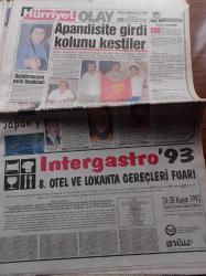 Hürriyet Gazetesi - 24 Kasım 1993 - Galatasaray Şampiyonlar Ligi'nde Barcelona Karşısında - Herkül'ü İstiyoruz - Koyu Beşiktaşlı Hikmet Çetin Galatasaray'la Gurur Duyuyorum - Tahsin Öztin'i Kalbimize Gömdük - Tansu Çiller Kendini Adnan Menderes'e Benzetti - Koalisyon Gitti Geldi - PKK'yı Vur Emri ABD'den Geldi
