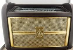 ANTİKA PHILIPS LAMBALI RADYO. TEMİZ KONDİSYONDA. ÇALIŞIR HALDE EBAT: 45x32x22 cm
