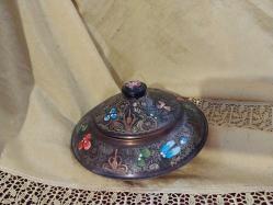 BAKIR ŞEKERLİK ÇİÇEK İŞLEMELİ BOYALI ÇOK ESKİ  ŞEKERLİK.