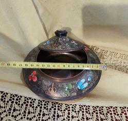 BAKIR ŞEKERLİK ÇİÇEK İŞLEMELİ BOYALI ÇOK ESKİ  ŞEKERLİK.