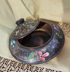 BAKIR ŞEKERLİK ÇİÇEK İŞLEMELİ BOYALI ÇOK ESKİ  ŞEKERLİK.