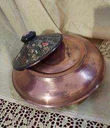 BAKIR ŞEKERLİK ÇİÇEK İŞLEMELİ BOYALI ÇOK ESKİ  ŞEKERLİK.