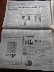 Hürriyet Gazetesi - 29 Ekim 1993 - Cumhuriyetin 70. Yılı Coşkuyla Kutlandı - A Milli Takım Teknik Direktörü Fatih Terim Ordu Kuruyor - Hakan Şükür - ABD Basınından Tansu Çiller'e Şok Satılık Müttefik - Teröre İsrail Usulü Darbe - SHP'liler Erzurum Yavi'ye Giremedi - Kamer Genç Yavi'de Yumruklandı - Nazım Hikmet Ve Necip Fazıl Kısakürek Aynı Sahnede