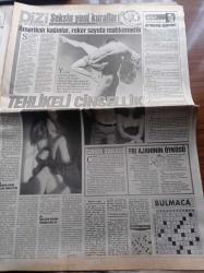 Hürriyet Gazetesi - 29 Ekim 1993 - Cumhuriyetin 70. Yılı Coşkuyla Kutlandı - A Milli Takım Teknik Direktörü Fatih Terim Ordu Kuruyor - Hakan Şükür - ABD Basınından Tansu Çiller'e Şok Satılık Müttefik - Teröre İsrail Usulü Darbe - SHP'liler Erzurum Yavi'ye Giremedi - Kamer Genç Yavi'de Yumruklandı - Nazım Hikmet Ve Necip Fazıl Kısakürek Aynı Sahnede
