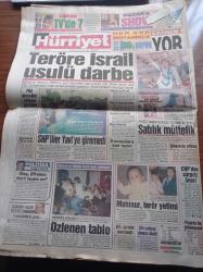 Hürriyet Gazetesi - 29 Ekim 1993 - Cumhuriyetin 70. Yılı Coşkuyla Kutlandı - A Milli Takım Teknik Direktörü Fatih Terim Ordu Kuruyor - Hakan Şükür - ABD Basınından Tansu Çiller'e Şok Satılık Müttefik - Teröre İsrail Usulü Darbe - SHP'liler Erzurum Yavi'ye Giremedi - Kamer Genç Yavi'de Yumruklandı - Nazım Hikmet Ve Necip Fazıl Kısakürek Aynı Sahnede