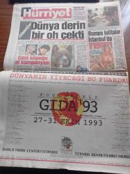 Hürriyet Gazetesi - 28 Ekim 1993 - A Millî Takım Polonyayı 22 Yıl Sonra Yendi - Fatih Terim - Şenes Erzik - Seksin Altın Kuralları - PKK'nın Hedefteki Kadrosu - Abdullah Öcalan - Doktor Baran - Kani Yılmaz - Cemil Bayık - Osman Öcalan - Teröre Saatte 11 Milyar Lira - PKK'lılar Kültür Bakanı Fikri Sağlar'ın Yolunu Kesti - Yüksek Seçim Kurulu Seçimler Ertelenmez - Rahmi Koç - Yalım Erez