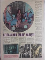 7 Gün Haftalık Aktüalite Sinema Tiyatro Müzik ve Magazin Dergisi - 20 Temmuz 1969 - Pervin Par - Postacının Getirdikleri - Öteden Beriden - Göksel Arsoy - Deniz Banoğlu - Sinirlerinize Ne Derece Hakimsiniz - Rauf Sezer - Erdoğan Konuk - Türkan Şoray - Filiz Akın - Cüneyt Arkın - Sevda Ferdağ - Gönül Yazar - Semiramis Pekkan - Leyla Sayar - Ertan Ünal - Bir Aşk Ki - Acaip Bilmece - Ulvi Okar - 10 Hint Fakiri - Pervin Par Hasret Giderdi - Erzurumlu Beste Makinası - Hayrettin Değirmenci - Sadi Sadık Şanlı - Tarihte Bu Pazar - Mektup Örnekleri - Son Mektup Fotoromanı - Türker İnanoğlu - Safa Önal - Filiz Akın - Ediz Hun - Yusuf Sezgin - Şaziye Moral - Nubar Terziyan - Yeni Otomobiller Buhar ve Elektrikle İşleyecek - Özkan Tirveş - Avukatınız Diyor Ki - Puro Sabun Reklamı - Selda Alkor Tarihe Karıştı fotoğraf ve haberi - Tam Takım Dergi
