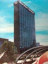 ŞEHİR KARTPOSTALI-KANADA/ONTARIO TORONTO SHERETON CENTRE GÜNDÜZ GÖRÜNTÜSÜ,ARKASINA YAZILMAMIŞ,RENKLİ, 11 X 15 CM EBADINDA - 1950'LER, 1960'LAR, 1970'LER, 1980'LER