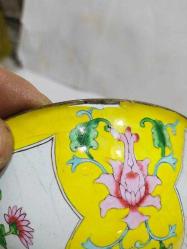 ÇİÇEK KUŞ DESENLİ UZAKDOĞU EMAYE KASE--BİRK KAÇ KÜÇÜK ATMASI VAR