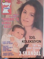 TV'DE 7 Gün Gong Haftalık Aktüalite Sinema Tiyatro Müzik ve Magazin Dergisi - 10 Ekim 1988 - Nilgün Akçaoğlu - Orhan Gencebay - Timur Selçuk - Nükhet Duru - Mesut Mertcan - Burhan Çaçan - Robert Hays - Elçin Temel - Gülgün Feyman - Cem Duna - Şengül Kılıç - Nilgün Balkaç - Can Okanar - Şengül Kılıç - Cevat Taylan - Şadiye Onuk - Fatma Karaca - Yeşim Tozan - Yeliz Tozan - İrem Altuğ - Robert Hakan Patterson - Başat Tezyüksel - Mahinur Öney - Canan Pekyol - Okan Öçer - Tülay Hasaltun - Özcan Kaba - Cybill Shepherd - Mesut Mertcan - Kemal Sunal - Selda Alkor - Zülfü Livaneli - Neil Tennat - Chris Lowe - Meral Açıkgöz - Erol Yaşar - Metin Gören - Emel Sayın - Güngör Bayrak - İzzet Öz - Aksu Kumaş Reklamı fotoğraf ve haberi - Tam Takım Dergi