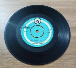 HANDAN KARA-BİR GARİP YOLCU