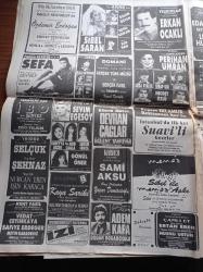 Sabah Gazetesi - 29 Ekim 1923 - Cumhuriyet Bayramını Bugün Diğer Yıllardan Daha Büyük Coşku İle Kutluyoruz - Cumhurbaşkanı Süleyman Demirel'in Bayram Mesajı - Güneydoğu'da Tırmanan Terör - Bölücü Teröristler Bir Öğretmen Çiftin Daha Hayatını Söndürdü - Murat Karayalçın İşi Zora Sokuyor - Deniz Baykal - Levent Yüksel - Sezen Aksu - Sertab Erener - Ferdi Tayfur -   Kadir İnanır - Müjde Ar