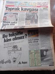 Sabah Gazetesi - 11 Kasım 1993 - Binbaşı Cem Ersever'in Olayı Kördüğüm - Önceki Gün İntihar Eden Ekrem Dürüst Toprağa Verildi - Atatürk'e Saygılarını Sevgilerini Belirtmek İçin Yüz binlerce Kişi Anıtkabir'e Akın Etti - Terör Pahalılık Ve Zamlarla Bunalan Türk Halkı Futbolla Moral Buldu - Avrupa Türk Futbolunu Konuşuyor - Refah Partili İbrahim Halil Çelik'e Büyük Tepki - Sadettin Teksoy Serbest - Türkan Şoray
