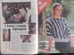 TV'DE 7 Gün Gong Haftalık Aktüalite Sinema Tiyatro Müzik ve Magazin Dergisi - 7 Kasım 1988 - Metin Akpınar - Tarık Tarcan - Sezen Cumhur Önal - Ferruh Yazıcı - Şadiye Onuk - Ersin İmer - Müge Karaküçük - Abidin Aydoğdu - Nermin Tuğuşlu - Nuran Kutlubay - Fehiman Cebeci - Zafer Kiraz - Gülgün Feyman - Hamit Özsaraç - Gülen Bican - Şengül Kılıç - Levent Kırca-  Barbara Bush - Kitty dukakis - Metin Akpınar - Zeki Alasya-  Erol Taş - Yunus Bülbül - Fulya Kumcu - Fulya Kumcu - Atilla Atasoy - Ertuğrul Karslıoğlu - Olcay Poyraz - Twiggy - Timtohy Botoms - Demet Akbağ - Tarık Tarcan - Müjde Ar - Shirley Mac Laine - Matt Dillon - Andrew McCarthy - Lori Senger - Haydar Dümen - Refik Erduran - Atilla Arcan - Nevra Serezli - Serpil Çakmaklı - Banu Alkan - Kadir İnanır - Sezen Aksu - Ümit Gülsoy - Alain Delon - Recep bilginer - İngrid Bergman - Paul Henreid - Sezen Cumhur Önal - Kylie Minogue - Tracy Chapman - Zekai Tunca fotoğraf ve haberi - Tam Takım Dergi