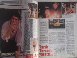 TV'DE 7 Gün Gong Haftalık Aktüalite Sinema Tiyatro Müzik ve Magazin Dergisi - 7 Kasım 1988 - Metin Akpınar - Tarık Tarcan - Sezen Cumhur Önal - Ferruh Yazıcı - Şadiye Onuk - Ersin İmer - Müge Karaküçük - Abidin Aydoğdu - Nermin Tuğuşlu - Nuran Kutlubay - Fehiman Cebeci - Zafer Kiraz - Gülgün Feyman - Hamit Özsaraç - Gülen Bican - Şengül Kılıç - Levent Kırca-  Barbara Bush - Kitty dukakis - Metin Akpınar - Zeki Alasya-  Erol Taş - Yunus Bülbül - Fulya Kumcu - Fulya Kumcu - Atilla Atasoy - Ertuğrul Karslıoğlu - Olcay Poyraz - Twiggy - Timtohy Botoms - Demet Akbağ - Tarık Tarcan - Müjde Ar - Shirley Mac Laine - Matt Dillon - Andrew McCarthy - Lori Senger - Haydar Dümen - Refik Erduran - Atilla Arcan - Nevra Serezli - Serpil Çakmaklı - Banu Alkan - Kadir İnanır - Sezen Aksu - Ümit Gülsoy - Alain Delon - Recep bilginer - İngrid Bergman - Paul Henreid - Sezen Cumhur Önal - Kylie Minogue - Tracy Chapman - Zekai Tunca fotoğraf ve haberi - Tam Takım Dergi