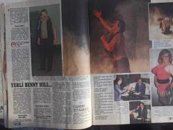 TV'DE 7 Gün Gong Haftalık Aktüalite Sinema Tiyatro Müzik ve Magazin Dergisi - 25 Temmuz 1988 - Kemal Sunal - Muazzez Abacı - Nükhet Duru - MFÖ - Yıldırım Gürses - Hülya Sözer - Atilla Arcan - George Michael - Mehmet Ali Birand - Neşe Karaböcek - Deniz Uğur - Berber Üzeyir - Erol Evgin - Hülya Süer - Nuray Hafiftaş - Emel Erdal - Oğuz Müftüoğlu - Emel Sayın - Mustafa Yolaşan - Sibel Can - Muazzez Abacı - Yıldırım Gürses - Selahattin Alpay - Mehmet Ali Erbil - Münir Özkul - Doğu Erkan - Özlem Savaş - Toto Karaca - Müjdat Gezen - Güral Gökçe - Tuluğ Çizgen - Atilla Arcan - Ahmet Çelenk - İbrahim Tatlıses - Samantha Fox - Atilla Arcan - Bruce Willis - Demi Moore - Tatlı Serseriyi Dize Getiren Kadın - George Michael - Mehmet Ali Birand - Tanju Okan - Kayahan - Dizzy Gillespie - Joan Baez - Elsa Martinelli - Zafer Önen - Levent Tülek - Ayşegül Aldinç fotoğraf ve haberi - Tam Takım Dergi